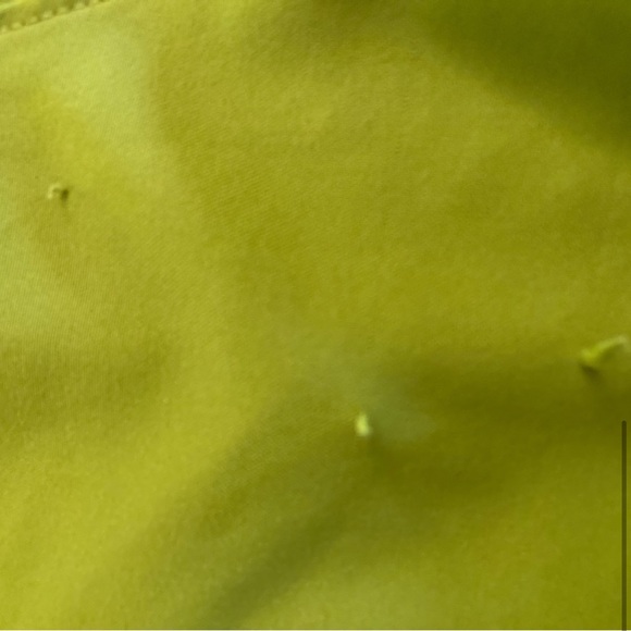 Mossy green outdoor voices stride shorts. Size M - Picture 5 of 5